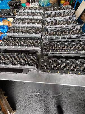 S6D107 Complete Cylinder Head Assembly For Komatsu S6D107 Diesel Engine Excavator Replacement Part